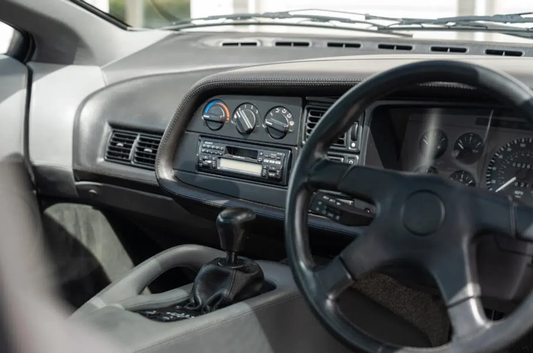 Jaguar XJ220